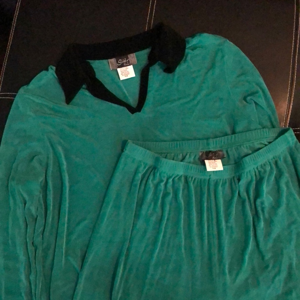 Lounge wear, beautiful green, lightweight material.